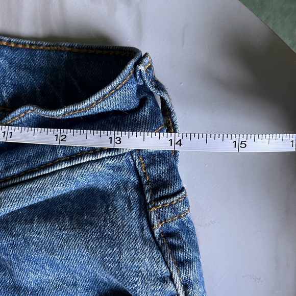 Universal Thread - High Rise 90’s Slim - Size 4 - Picture 7 of 8